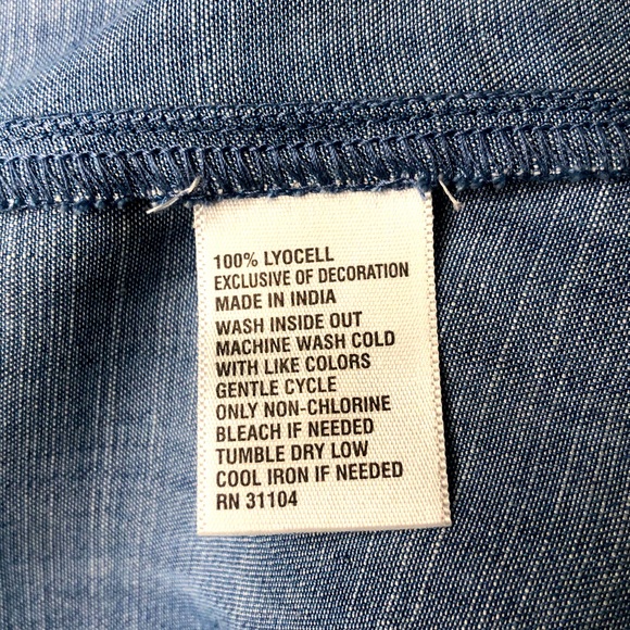 Crown & Ivy Denim blouse, with navy accents. - Picture 6 of 7